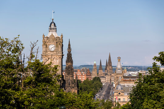Great Britain, Scotland, Edinburgh, Old town, Scott Monument and Balmoral Hotel
