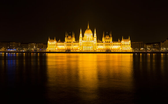 Hungary, Budapest, Hungarian Parliament Building and Danube river at night