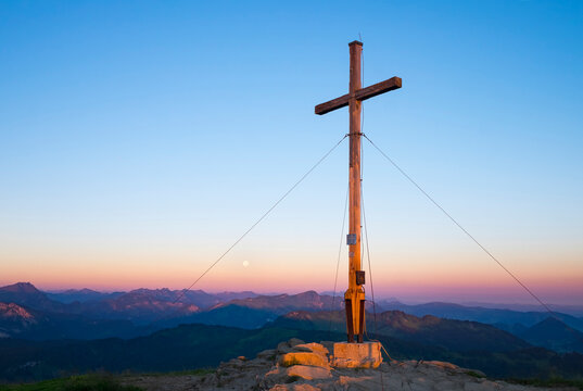 Germany, Bavaria, Allgaeu, Summit cross on the Riederberger Horn