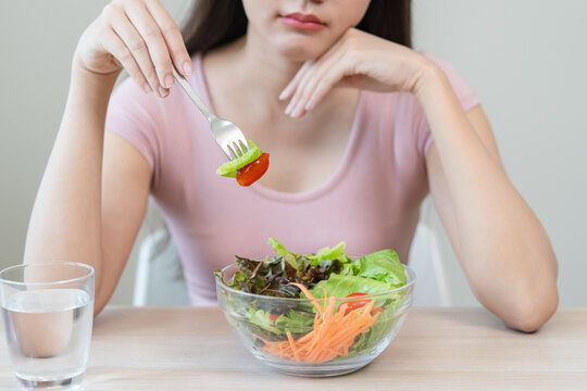 Women feel bored with the same meal every day while controlling their diet session