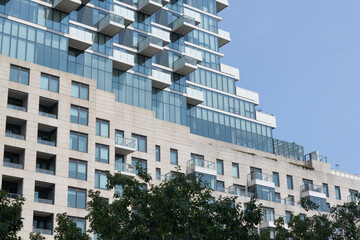 Fototapeta premium detail of west elevation of Monde Condominiums, designed by Moshe Safdie (with Quadrangle Architects) located at 12 Bonnycastle St, Toronto