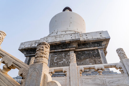 Beihai Park is located in Beijing, China.