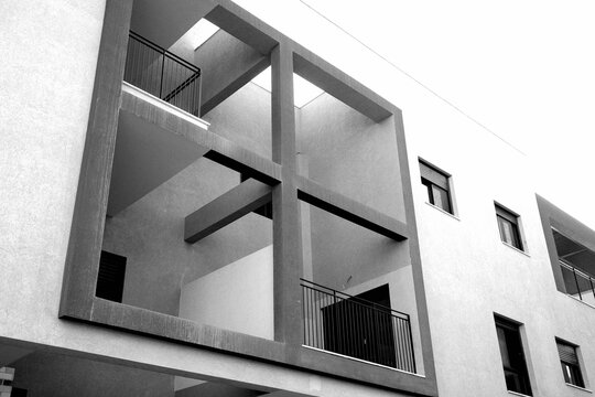 Vue monochrome horizontale graphique d&rsquo;un immeuble &agrave; appartements 