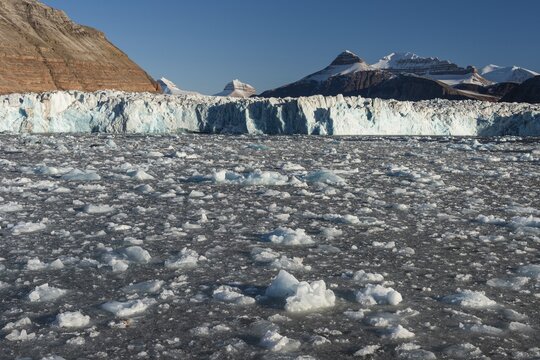 Glacial ice, Ossian Sarsfjellet, Colletthogda, two of the three mountains known as Tee Kroner (Three Crowns), Kronebreen or Kronengletscher Glacier, Kongsfjord or Kongsfjorden, the Svalbard archipelago, Svalbard, Norway