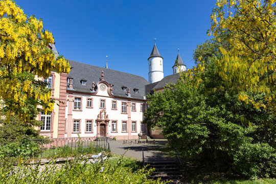 Innenhof von Kloster Steinfeld in Eifel