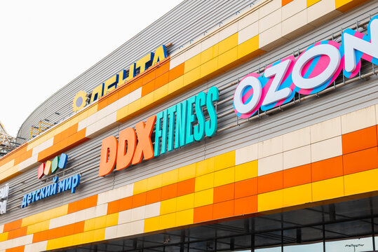  The building displays various retail outlets including a fitness center, children's store, and an online marketplace.