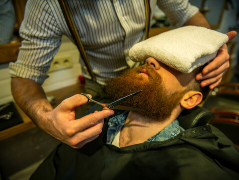 Relaxing Beard Trim.