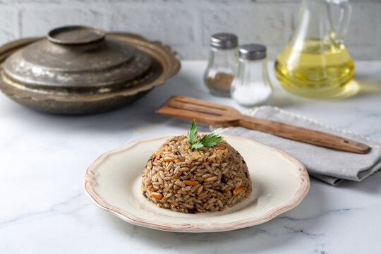 Traditional Turkish Spiced Rice İ&ccedil; Pilav with Currants and Pine Nuts