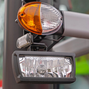 Halogen Reflector at Tractor Cabin Front Lights With Turn Signal