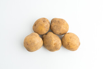 Fototapeta premium Small pile of fresh raw brown baby potatoes isolated on white background