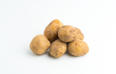 Fototapeta premium Small pile of fresh raw brown baby potatoes isolated on white background