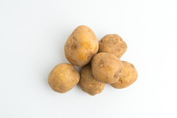 Fototapeta premium Small pile of fresh raw brown baby potatoes isolated on white background