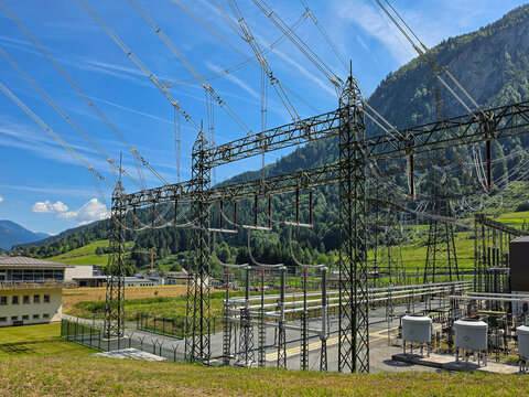 electrical power station with grid wires