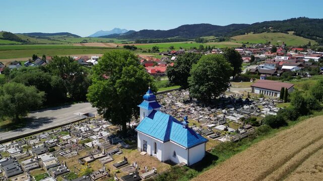Słowacja - okolice g&oacute;r Pienin i Tatr. Pola, g&oacute;ry , piękne widoki nagrane dronem. Krajobraz, przyroda.