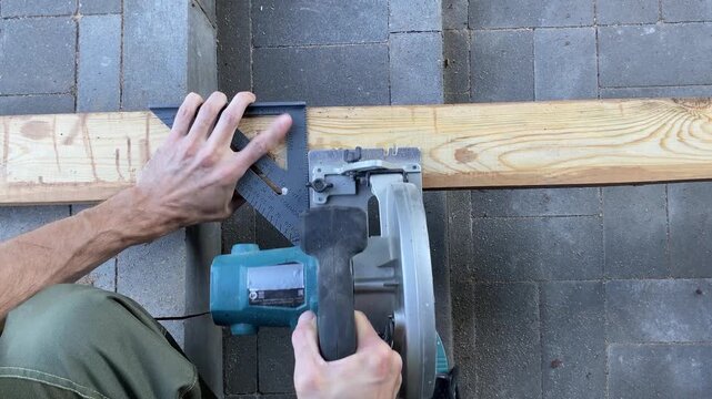 Precise Wood Cutting Using a Circular Saw with a Square Tool