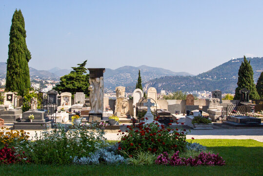 Flower beds and funerary monuments, Cimeti&egrave;re du Ch&acirc;teau, Nice, France