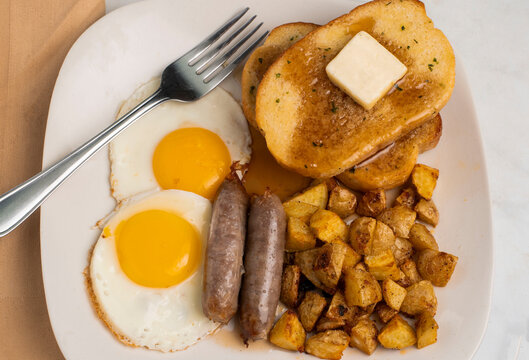 fried eggs  with  texas toast  top with syrup