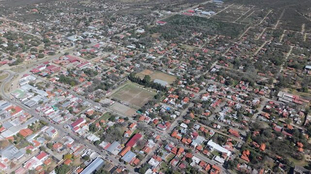 Vista a&eacute;rea de Villa de Merlo, San Luis. Paisaje urbano y monta&ntilde;oso. Argentina, turismo.