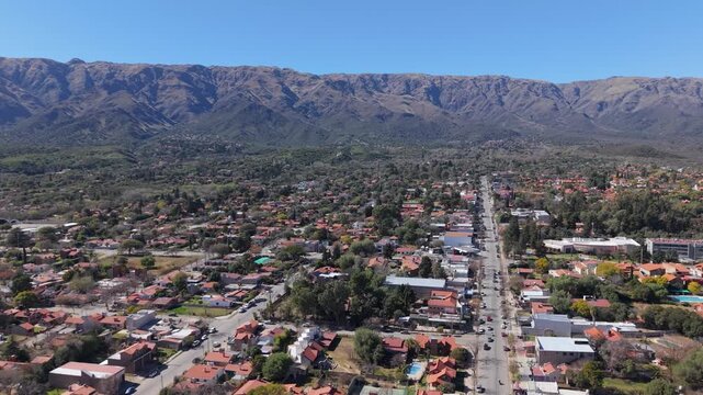Vista a&eacute;rea de Merlo, San luis. Avenida del Sol con las Sierras de los Comechingones. Turismo, argentina. 