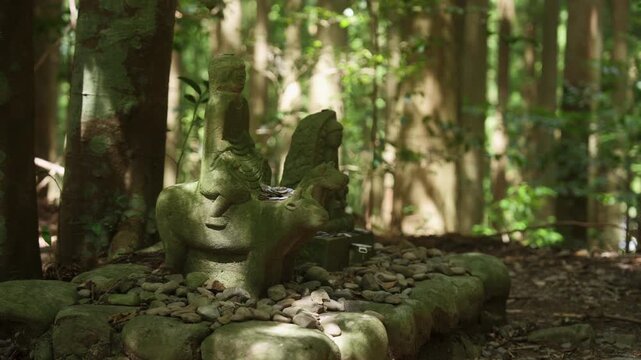 Kumano Kodo Nakahechi Route: Gyuba Doji Statue at Hashiori-toge Pass, Tanabe, Wakayama, Japan　熊野古道 中辺路「箸折峠の牛馬童子像(1891年製)」和歌山県田辺市
