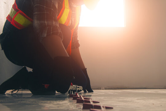 Technicians use Tile leveling pliers Leveling wedges Tile leveling clips to lay tiles.