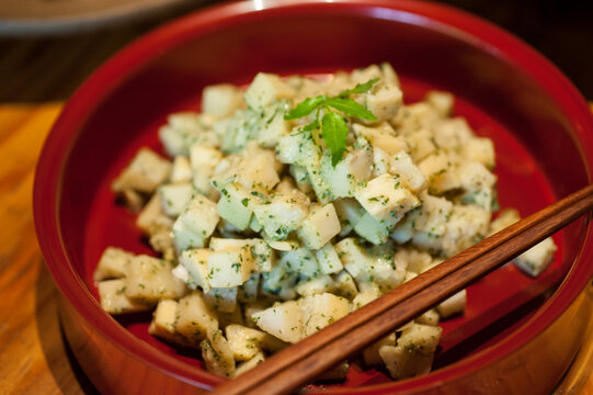 筍の木の芽あえ 和食の小鉢と旬の味覚のイメージ