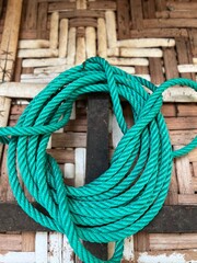 rope on wood © Senggilar