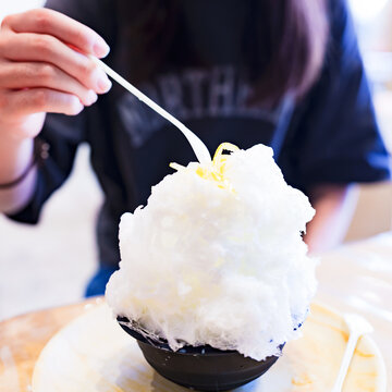 かき氷 を 食べる 【 夏 の 風物詩 】