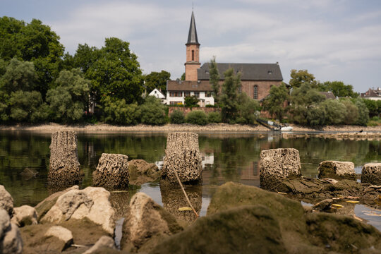 Reste der sp&auml;tantiken R&ouml;merbr&uuml;cke &uuml;ber den Main in Gustavsburg (Hessen)