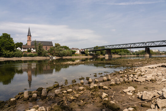 Reste der sp&auml;tantiken R&ouml;merbr&uuml;cke &uuml;ber den Main in Gustavsburg (Hessen)