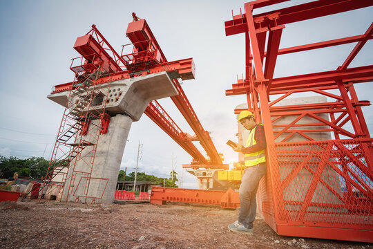 Construction sites for new concrete roads and bridges, crucial infrastructure for large cities, are seeing civil engineers using electronic data recording tablets for monitoring.