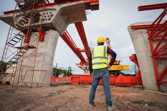 Construction sites for new concrete roads and bridges, crucial infrastructure for large cities, are seeing civil engineers using electronic data recording tablets for monitoring.
