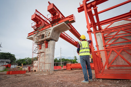 Construction sites for new concrete roads and bridges, crucial infrastructure for large cities, are seeing civil engineers using electronic data recording tablets for monitoring.