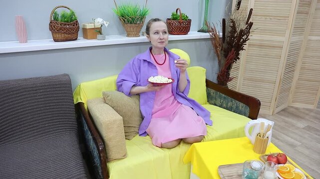 woman eating popcorn using her right hand