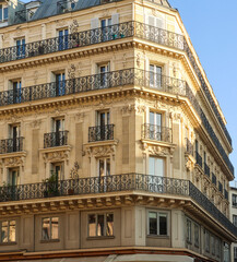 Fototapeta premium Parisian Haussmann building architecture showing ornate balconies and traditional stone facade in Paris, France