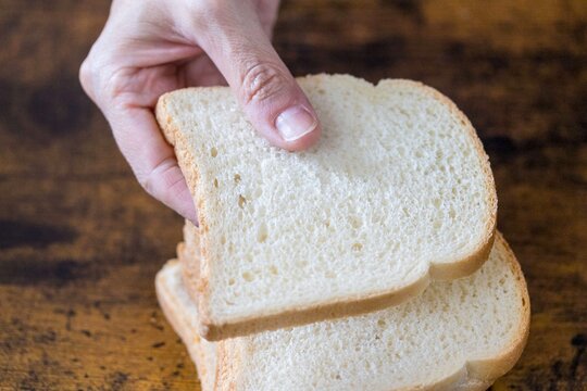 Tranches de pain de mie fra&icirc;ches