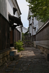 石畳の路地に残る近江商人の町並み 滋賀県近江八幡市 © Tommy Saegusa