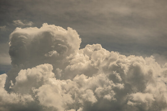 Spectacular clouds in the sky 05.26