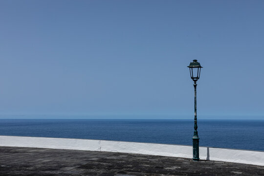 lampadaire solitaire