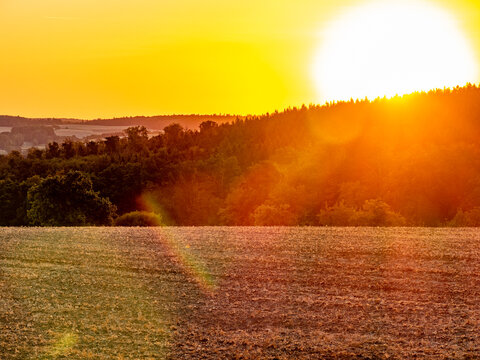 Staubwolke und Sonnenuntergang