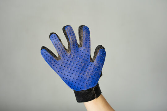 Blue pet grooming glove for cat fur deshedding and pet hair removal  
