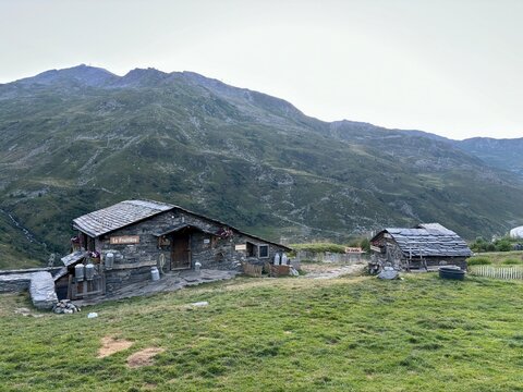 Stone mountain cabins in les m&eacute;nuires alps