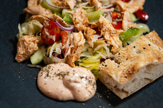 H&auml;hnchenfleisch mit reichlich Kr&auml;utern und Gew&uuml;rzen