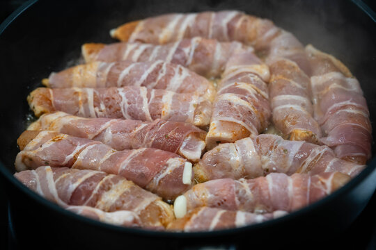 H&auml;hnchenfleisch mit reichlich Kr&auml;utern und Gew&uuml;rzen