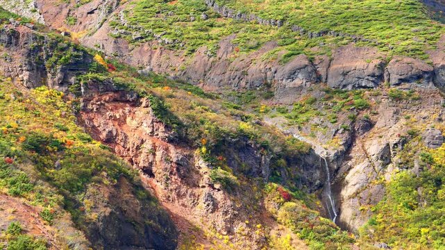 秋の蔵王【宮城県刈田郡蔵王町】駒草平の紅葉と振子滝