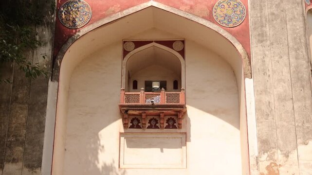 delhi's famous monument that also resembles to taj. Humayun tomb
