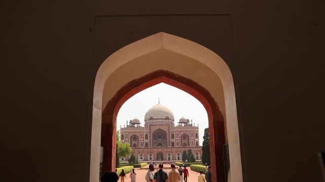 delhi's famous monument that also resembles to taj. Humayun tomb