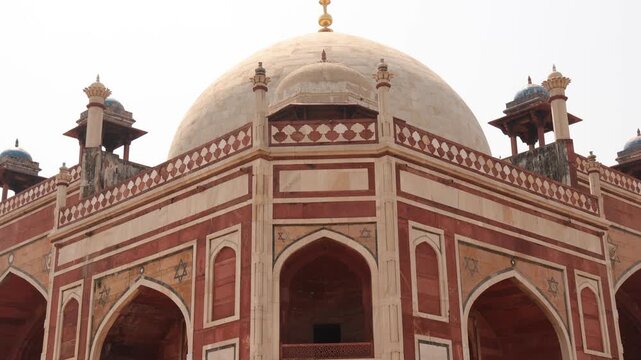 delhi's famous monument that also resembles to taj. Humayun tomb