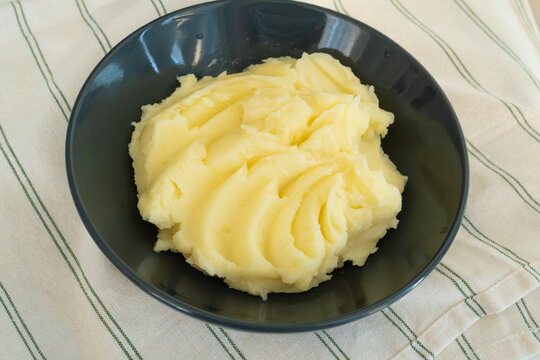 Mash potato in black bowl closeup