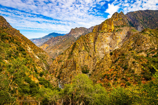 Sweeping panoramic view of Kings Canyon mountains